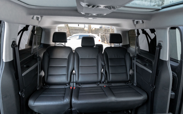 Autobusu noma Peugeot Traveller